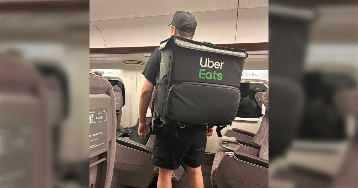 グリーンまで乗って運ぶもんなんやねん」Uber Eatsのカバンを背負った男性がグリーン席に立っていたがその真相やいかに？ - Togetter  [トゥギャッター]