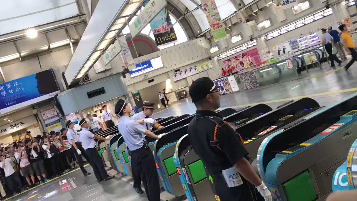 コミケ 逆さ c94 コミケ初日】平成最後の夏コミケが開催、始発ダッシュはユーチューバーが逆走衝突。スタッフ名言「サハラ砂漠」「5人倒れて1人は自分」など -  Togetter [トゥギャッター]
