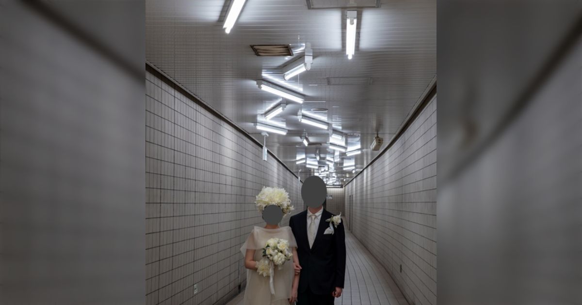 「東京駅でウェディングフォトを撮るのはダサい」という意見に無言で投下された画像が異変すぎて不安になる「そういう怪異だろ」