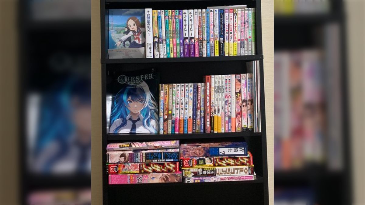 約30年ぶりに会った友達に「この本棚の作品、全部自分が出ている」と