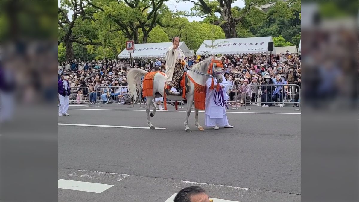 マツケンLOVE…」松平健さんが和歌山の和歌祭に登場！上様ガチ勢のツイ主さん、力作のうちわで最高のファンサを貰う - Togetter  [トゥギャッター]