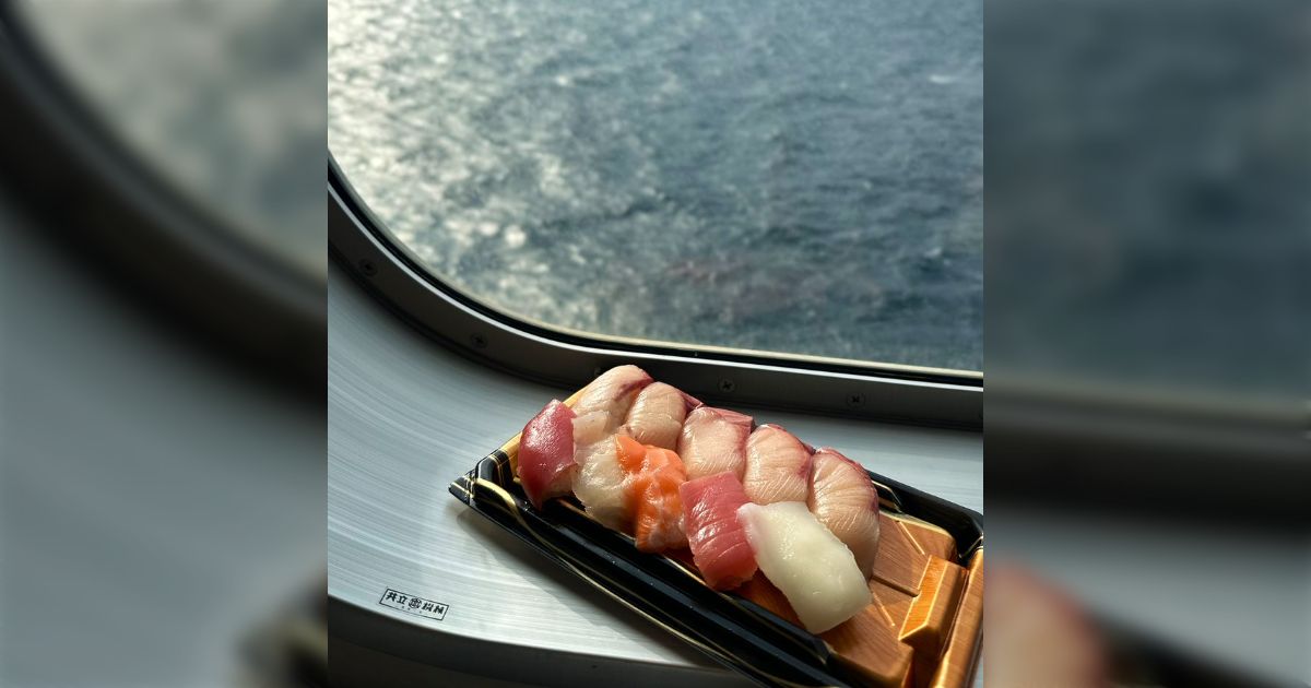 お寿司屋さんにある海水入れ