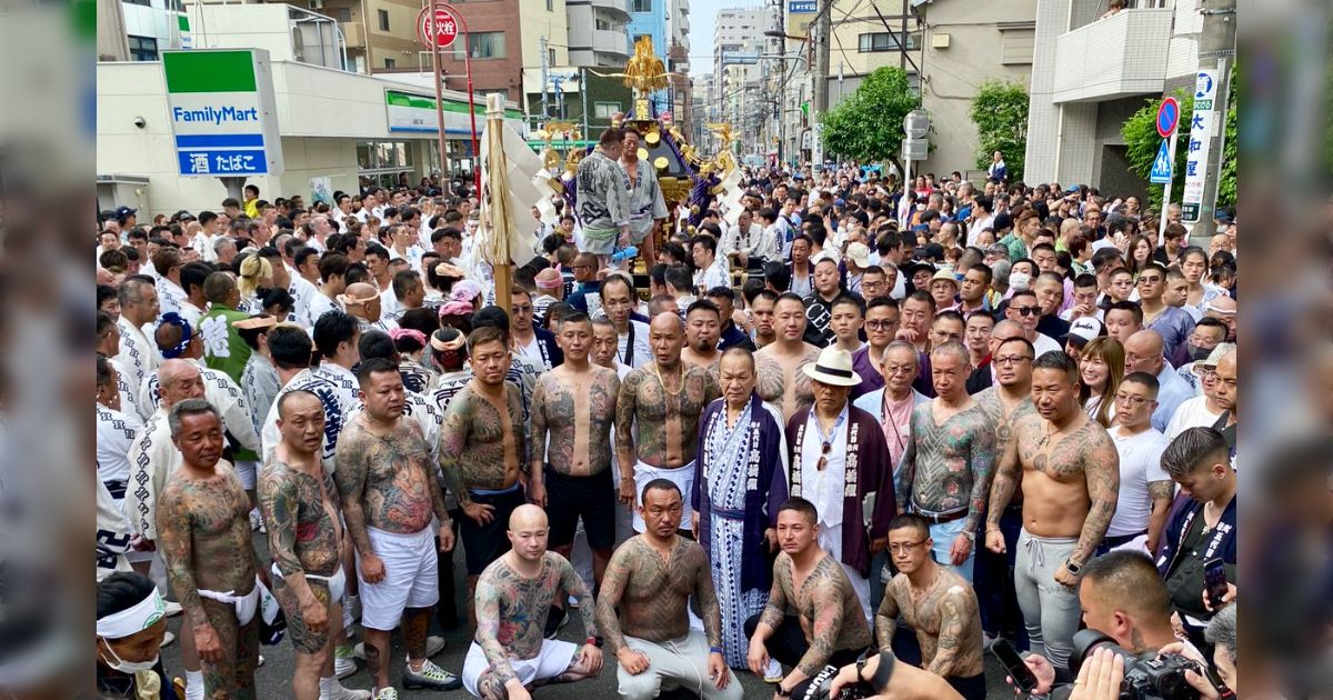 三社祭　頭 浅草の三社祭では刺青姿、ヤのつく人が毎年神輿を担いでいる→賛否両論、様々な意見が集まる - Togetter [トゥギャッター]