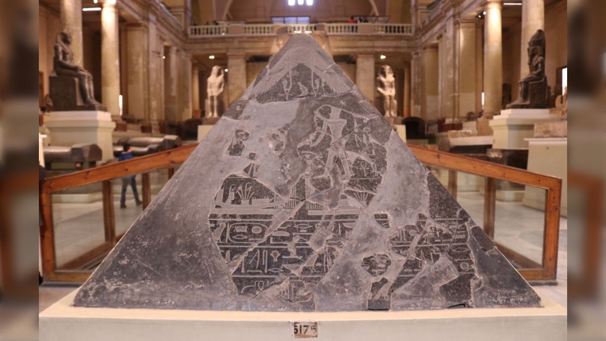 ピラミッドの頂上に置かれていた石がエジプト考古学博物館に収蔵され