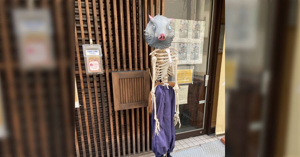 「ゴメンネ…細クッテ…」整体院の入口にやたらやせ細った伊之助がいた…過去には炭治郎や禰豆子なども