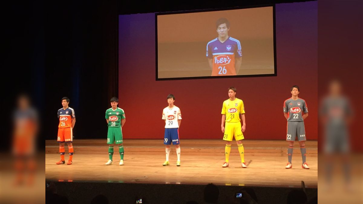 アルビレックス新潟さんの新ユニフォーム発表に衝撃が走るTL