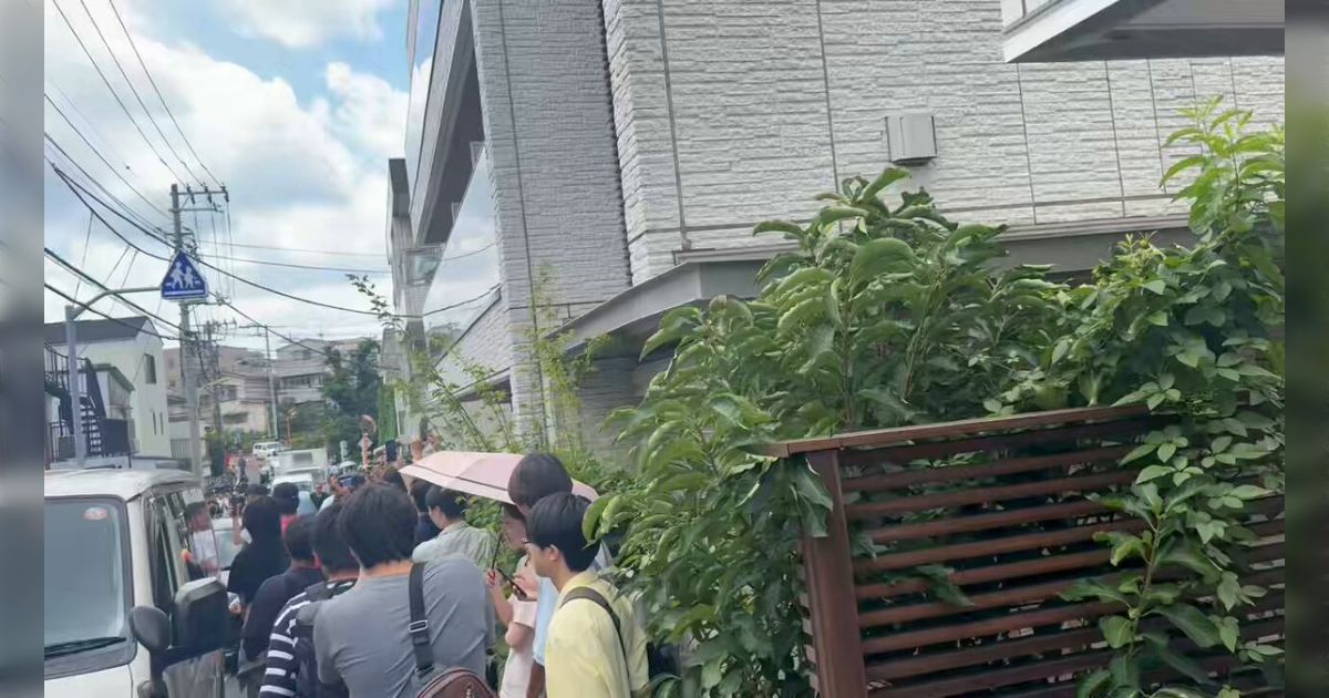 道路や公園を占領し大声で叫ぶ、ソ連や北朝鮮の国旗を掲げ大合唱、暴行事件と迷惑行為の数々…「野獣の日」は今までになかった社会問題へと変貌しつつある