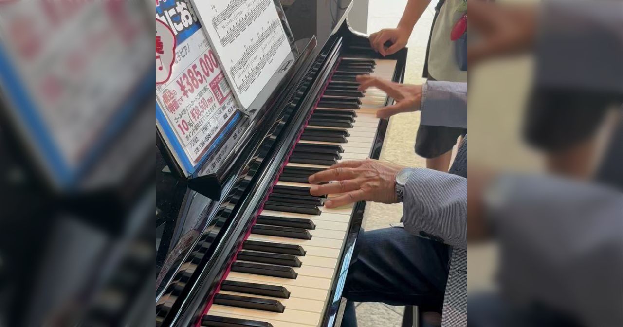 85歳の父に「無茶ぶり」でストリートピアノを弾いてもらったら…珠玉の演奏に大反響 - Togetter [トゥギャッター]