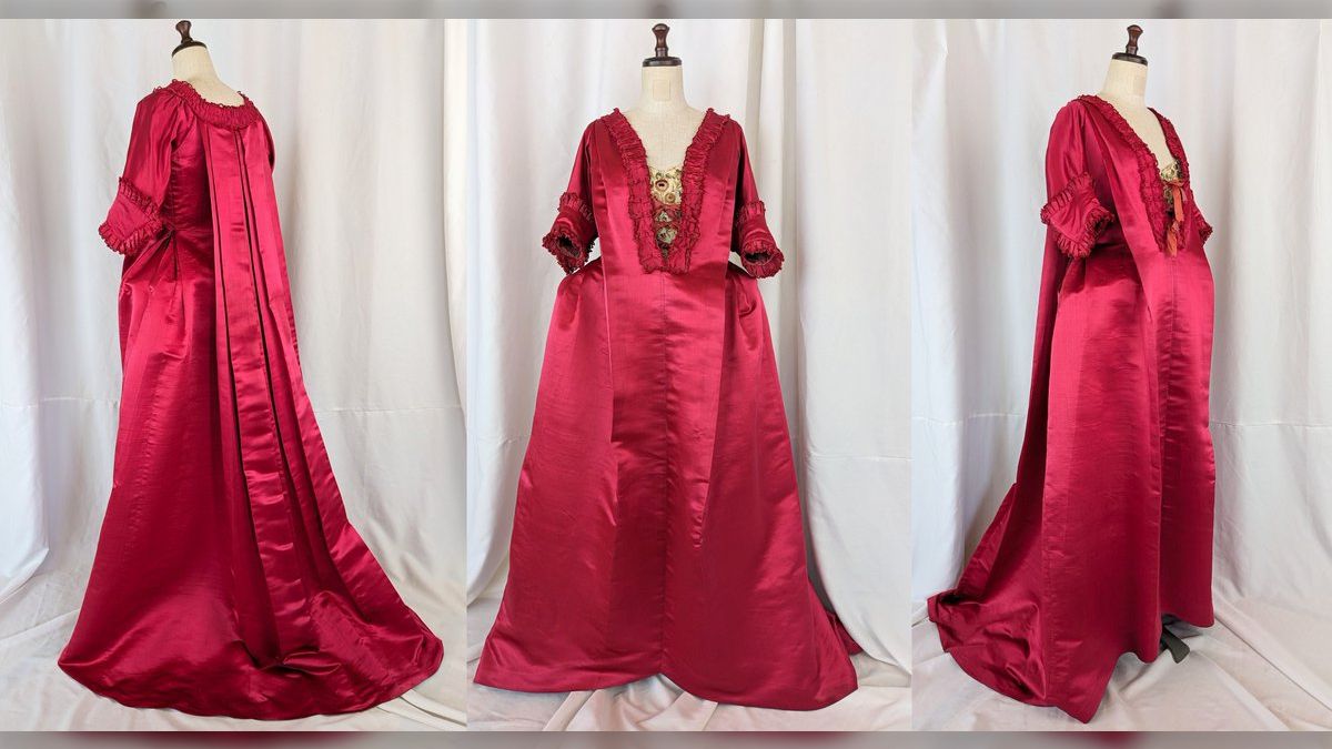 奇跡の保存状態で現存する300年前のフランスの “空飛ぶドレス” は