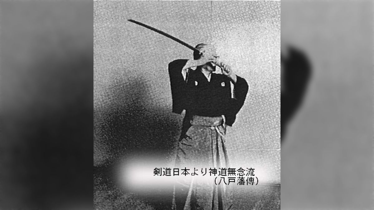 太刀鍔 時代室町はあるかもしれない 8.2x8.0 覆輪のところで5mm