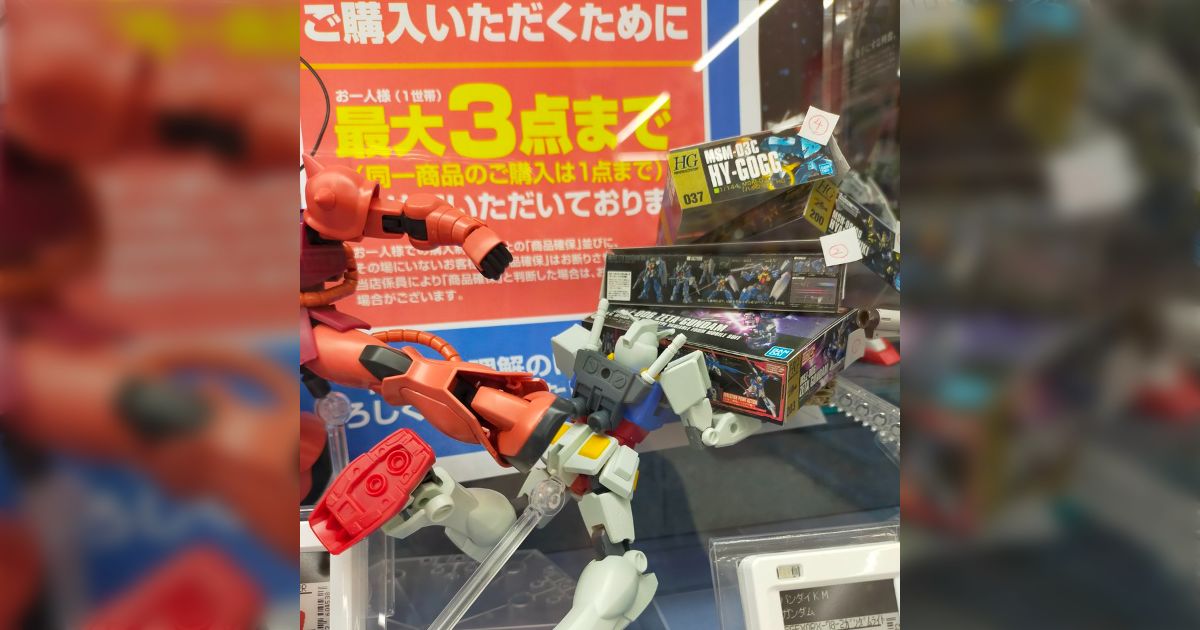 エディオンで、ガンプラを上限超えて買おうとするガンダムがシャアザクに蹴られる - Togetter [トゥギャッター]