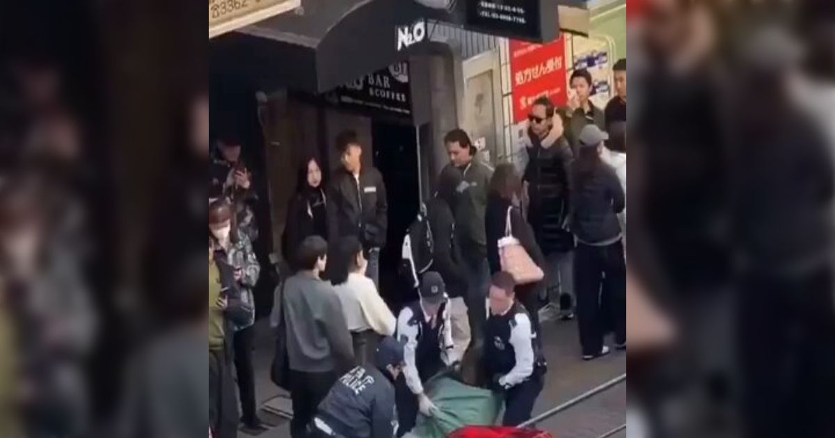 警察が問題行動を起こした外国人を布で恵方巻きにした件が『sushification』と書かれていたのを見た「声に出して読みたい英単語2026だ！」