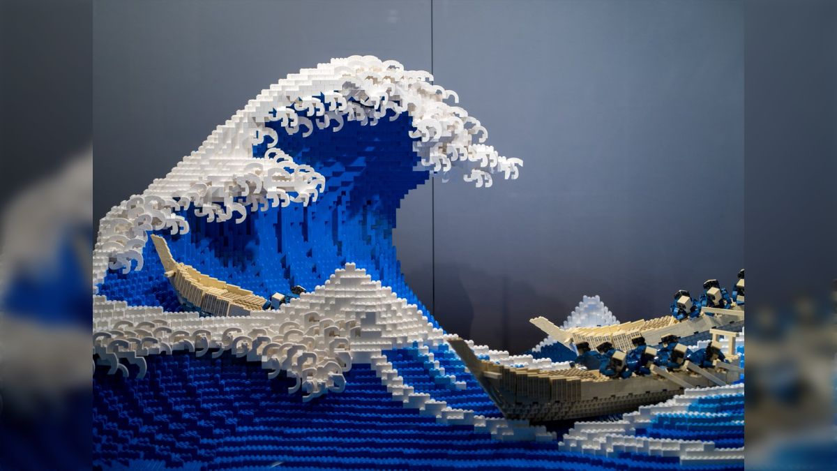 芸術作品 阪急三番街「HANKYU BRICK MUSEUM」展示作品「神奈川沖浪裏」が