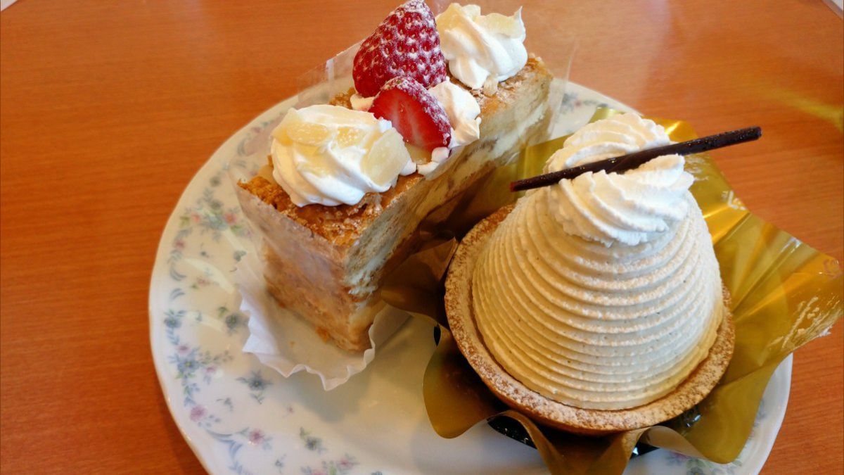 ケーキって最初の2口目までは「権利」なのに、3口目ぐらいから ケーキって最初の2口目までは「権利」なのに、3口目ぐらいから