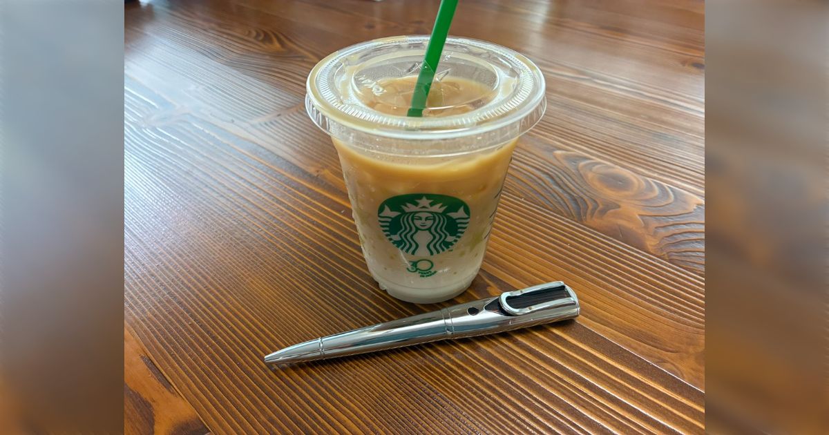 スタバ行こうとしたら祖父が『これで支払っておいで』と渡してくれたペン…店員さんに見せれば分かるからと言うのでレジで出してみた結果