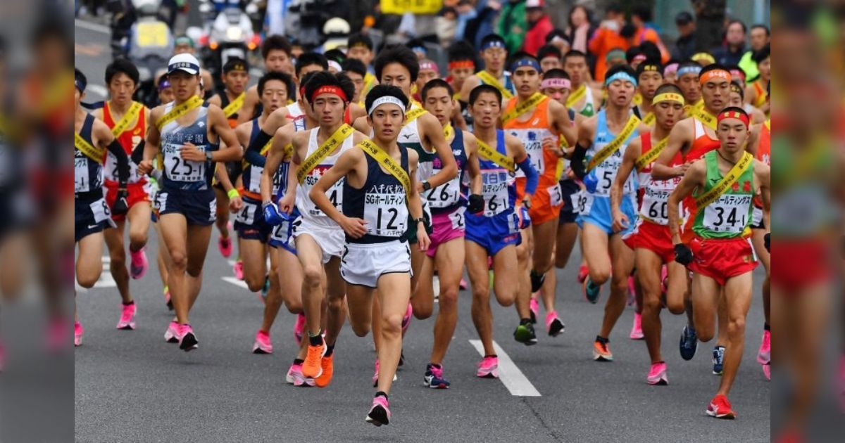 B! 箱根駅伝] 事前の予想的中：『箱根駅伝で、左右色違いのはナイキ支給のヴェイパーで、ピンク は自腹ヴェイパー、らしい。というかヴェイパーフライばかりか！！』