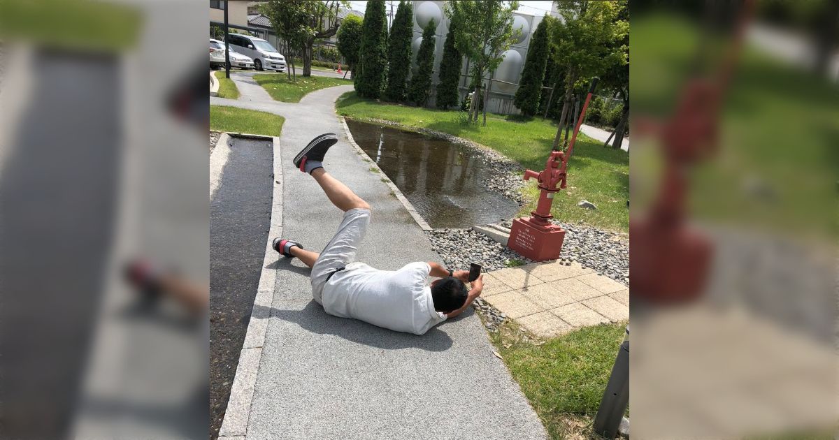 （おっぱい注意）「水着グラビア写真集の表紙」「それを撮っている現場」水辺での撮影はカメラマンも体を張っていてプロのこだわりがすごかった