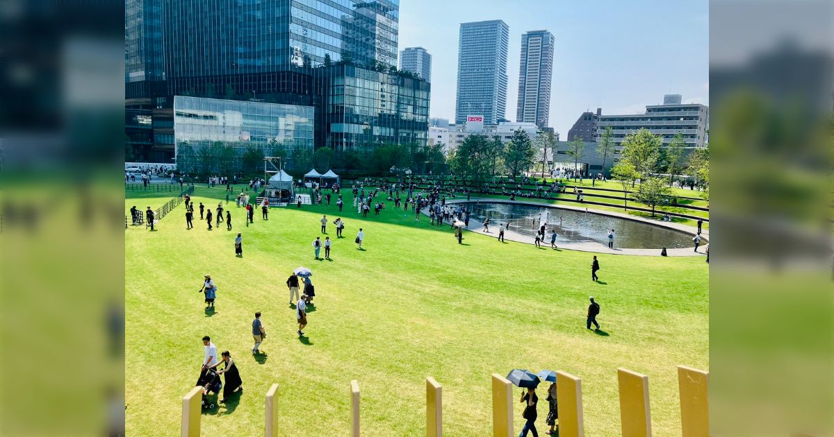 大阪人 大阪・梅田に公園が完成「最近の大阪の再開発は『タダで座れる