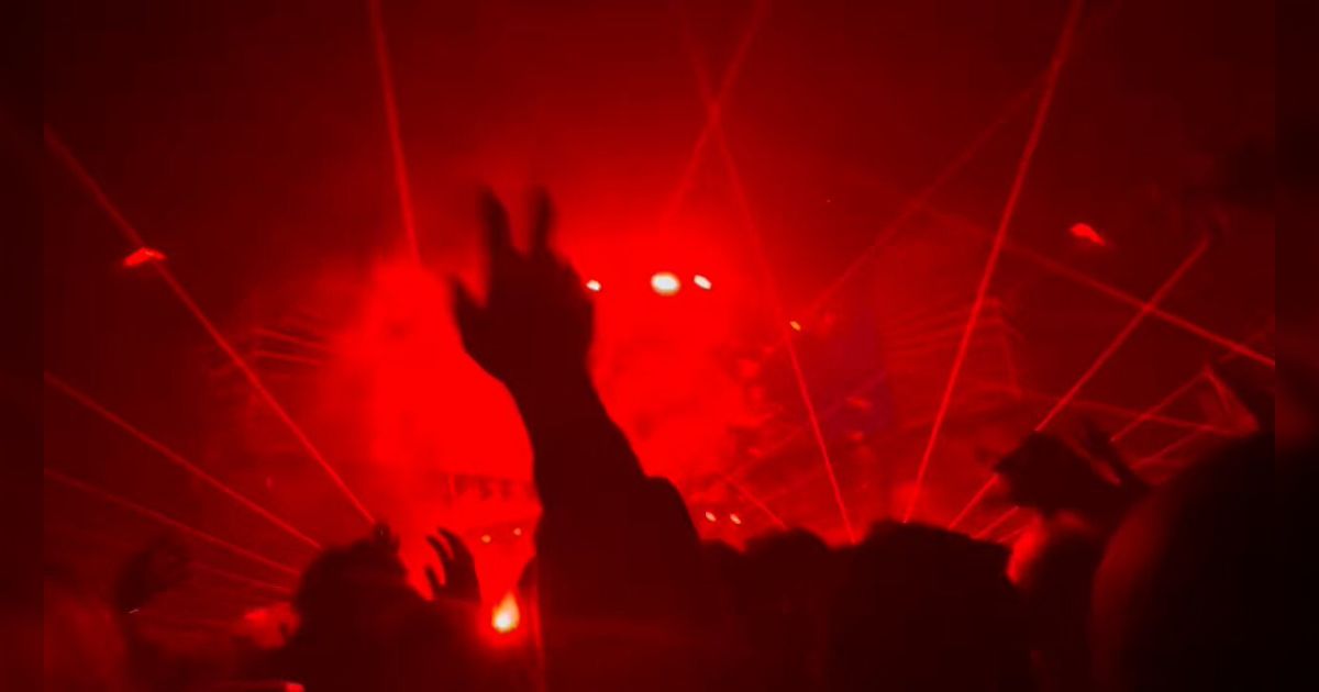 King Gnuのライブで近くの観客が全曲大声で熱唱...肝心のアーティストの声はほとんど聞こえず→「ライブはこういうもの」「周りへの配慮は大前提だろ」と賛否両論