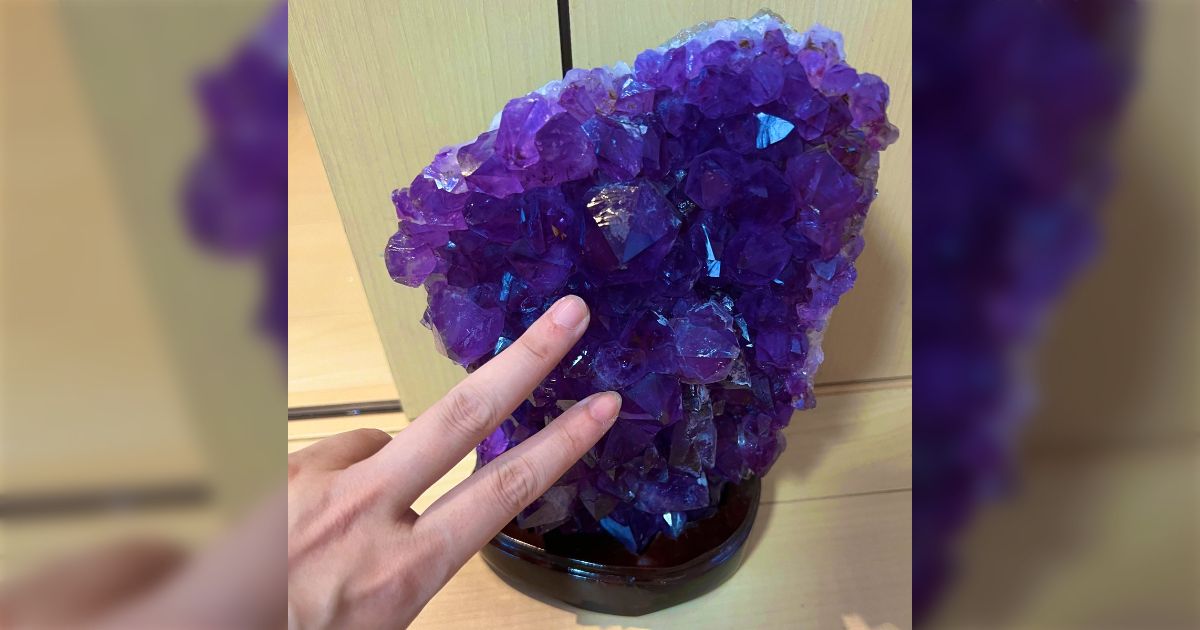 メルカリでシルバー製だと思って買った翡翠らしき指輪、もしやと思い鑑別に出した結果がこちら「なぁーにぃぃぃ!?」