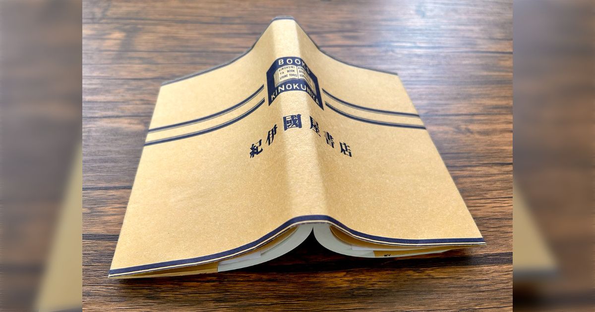 「読書好きが絶対に許さない本の置き方」というXの投稿に賛否両論が集まるが、どちらかといえば怒るのは「読書好き」ではないのでは？