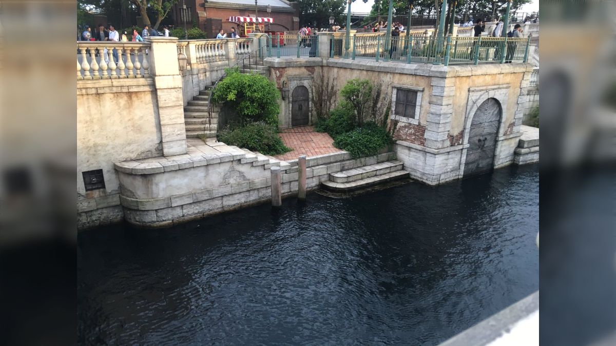 お家にディズニーランドが現れますよ。 お家にディズニーランドが現れますよ。