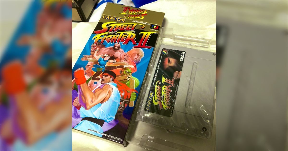 CAPCOM ストリートファイターII  モバイルバッテリー　スト2 名作「ストリートファイターII」のスーファミカセットそっくりな