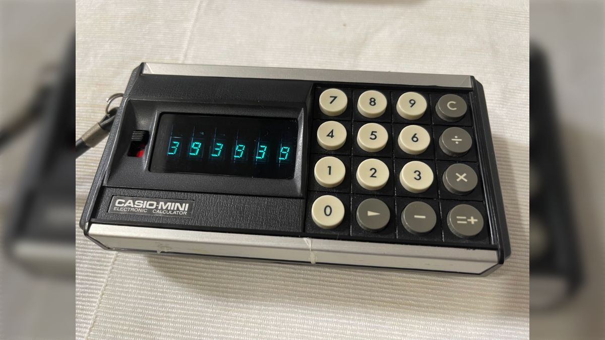 K国寝取られ台詞 いつでもあの漫画の台詞 “このカシオミニを賭けてもいい” が言えるように買ってきた→懐かしい 電卓のお話 - Togetter [トゥギャッター]