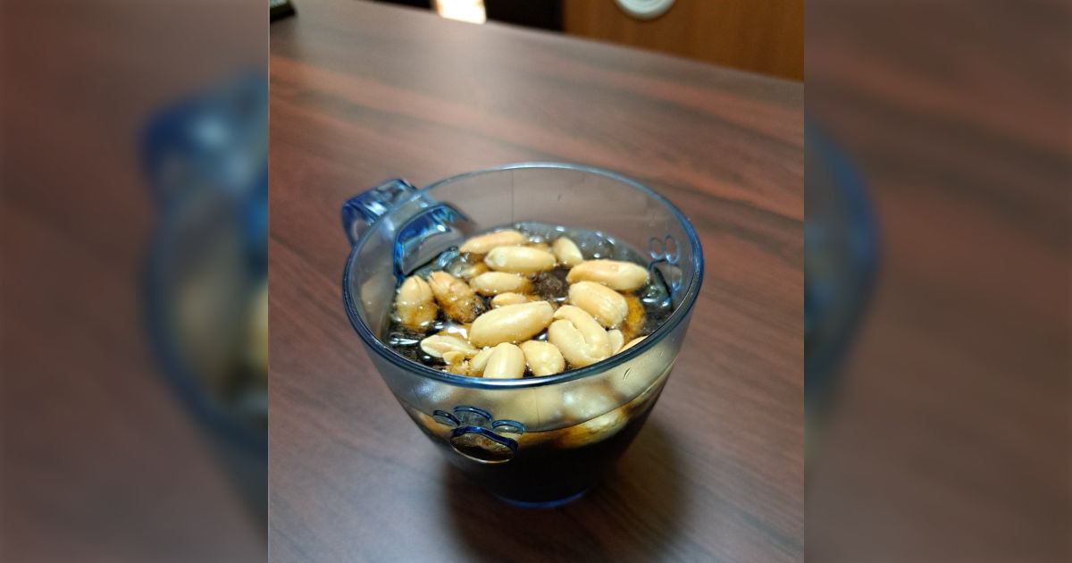 「久しぶりにネットに騙されたよ...こんなのウマいわけないじゃん」コーラにピーナッツを入れたら美味いという投稿を見て試した人から落胆の声→実は間違ったやり方をしているかも...