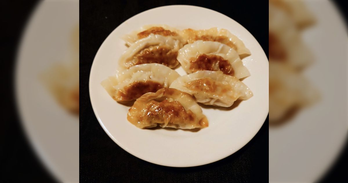 Apple - 餃子定食ページ 訳あり】食べ比べ餃子セット（冷凍 肉・野菜餃子） ：4パック or