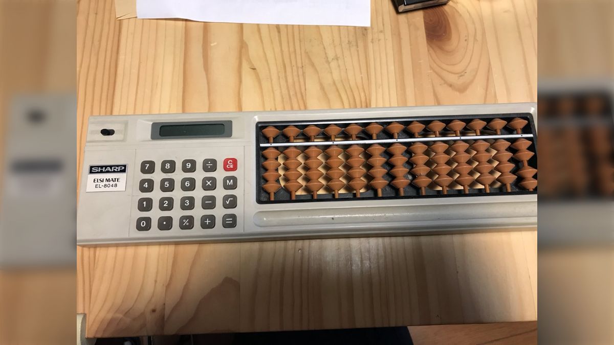 70年代の電卓がとてもエモい→電卓付きのアイテムはけっこうある 