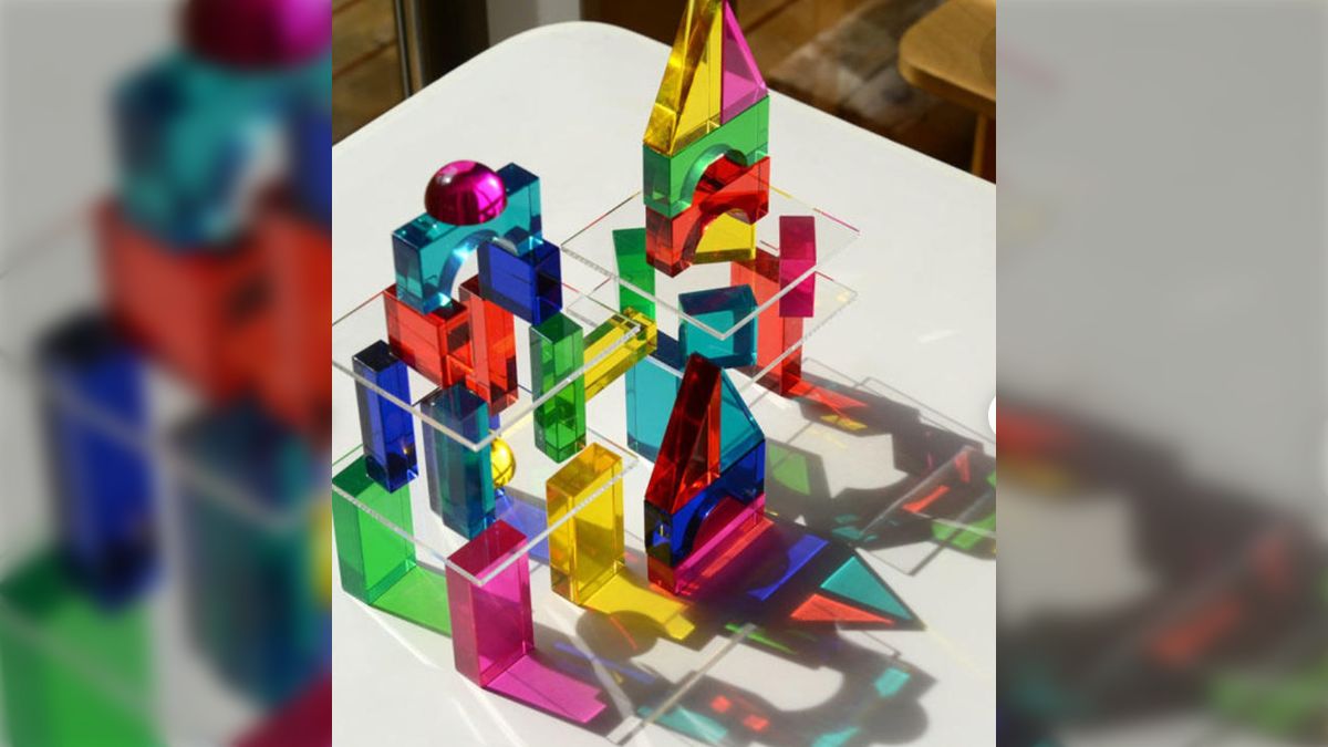 飾り棚とドイツの木のおもちゃ11点　　　　　ステンドグラスの窓付き 飾り棚とドイツの木のおもちゃ11点 ステンドグラスの窓付き 楽天市場