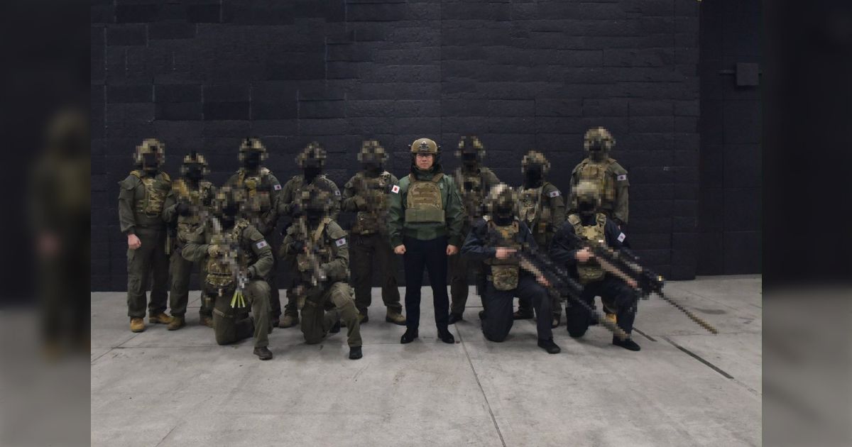 小泉防衛大臣が自衛隊特殊部隊との撮影画像を投稿 モザイク越しでもわかる武装のすごさに度肝を抜かれる軍ヲタたち