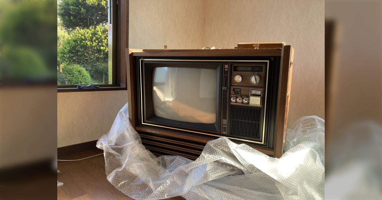 昔なつかしのオリジナル ファミコン とブラウン管テレビ40年以上前の物 - テレビ/映像機器