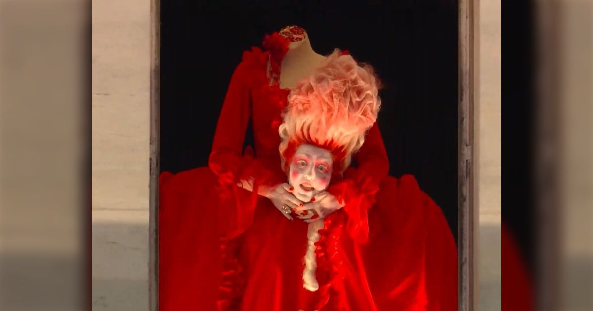 パリオリンピック開会式の演出が攻めすぎ→投獄された場所でマリーアントワネットの斬り落とされた首が歌い出す (2ページ目) Togetter