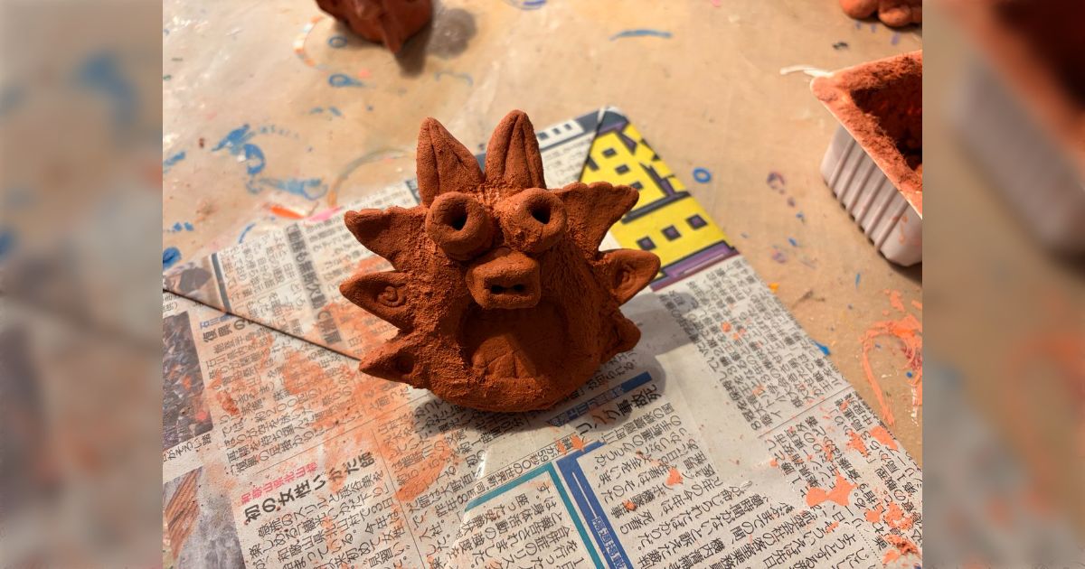 沖縄旅行で彼女とそれぞれ作った小さなシーサーがちょっと雰囲気