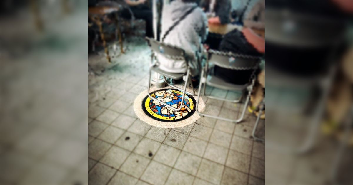 自治体が申請の上で設置するポケふた、那覇のてんぶす前広場にあるモノがイベントで上に折りたたみ椅子が置かれてた事案からの議論