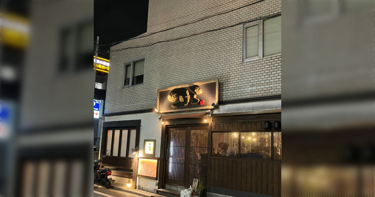 ラーメン屋で瓶ビールとメンマだけ注文したら店主のテンションが明らかに低い...そこからビールを飲み、チャーシューも餃子も〆まで食べたら退店後には笑顔になっていた
