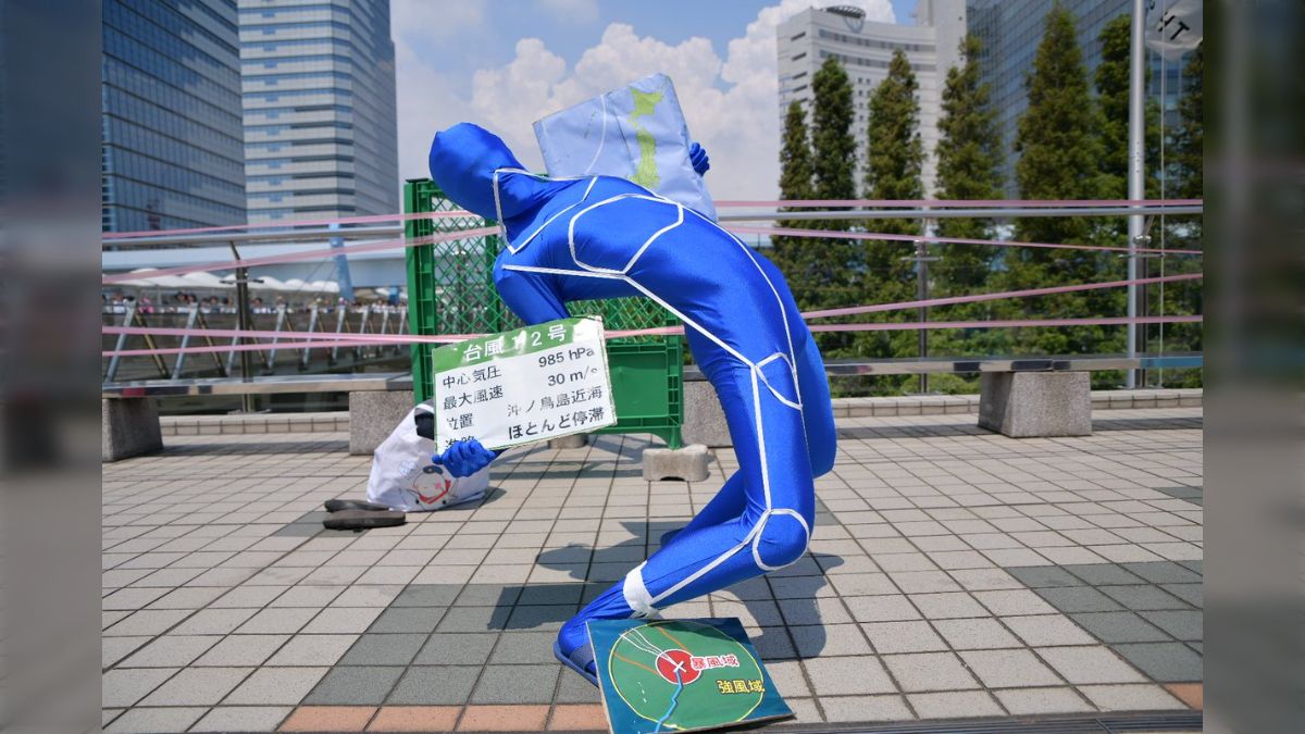 c94 コスプレイヤー 殺伐としたコミケ会場に台風12号やトトロが！ 今年も面白系コスプレ集まってました(1日目） #C94コスプレ #C94 - Togetter  [トゥギャッター]