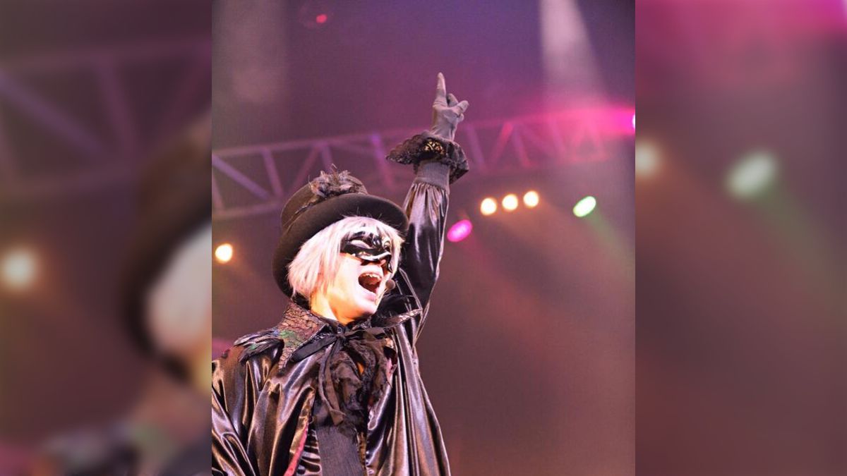 h.naoto blood ✫蝶柄刺繍マント ポンチョ h.naoto blood 蝶柄刺繍