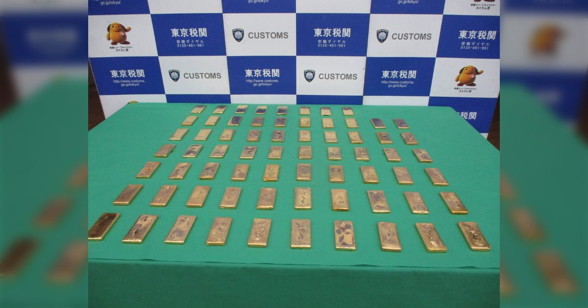 等身大人形の中に金塊などを隠して、中国から成田空港への密輸が企てられるも、東京税関が発見し押収「密輸を試みる輩はここまで工作するんですね」