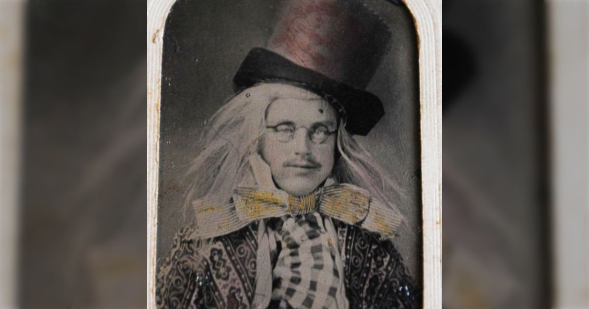 英国　不思議の国のアリス　帽子屋のセメントオーナメント 英国 不思議の国のアリス 帽子屋のセメントオーナメント マッド