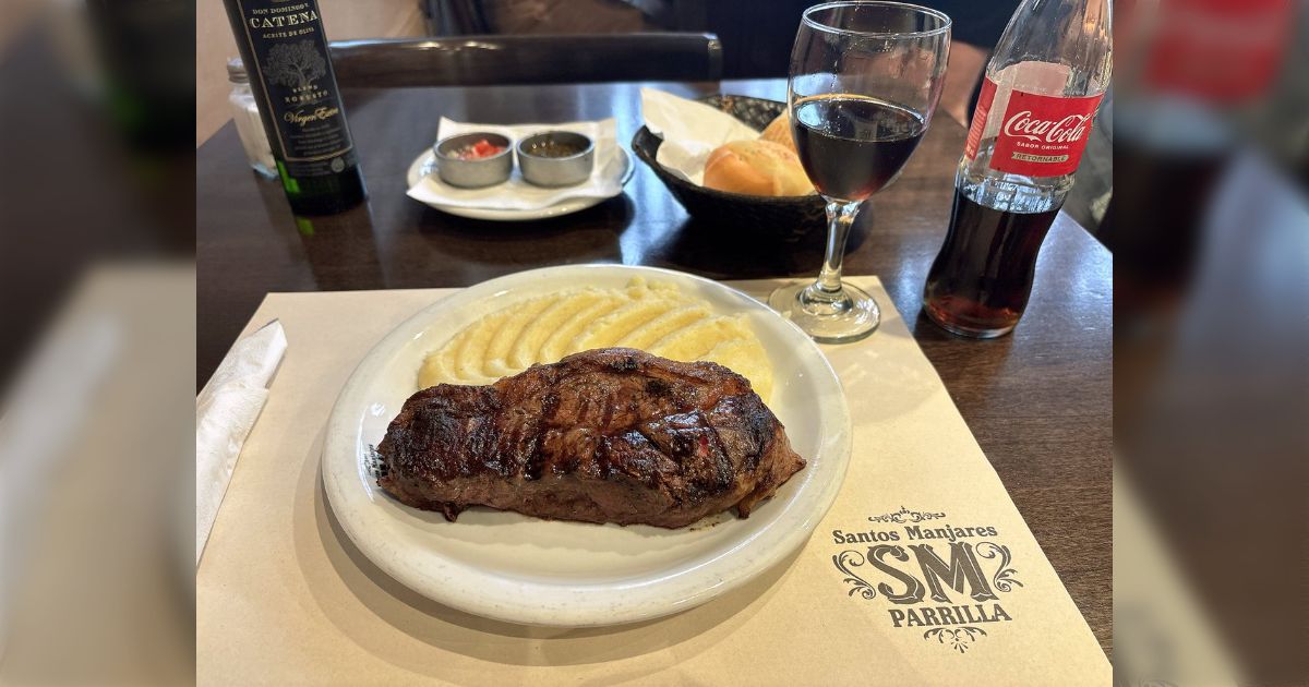 「日本でこのレベルは倍以上してもおかしくない」赤身が多いのに柔らかくて濃い肉の味、ひたすらワインで流し込む…アルゼンチン、実はステーキがめちゃくちゃ絶品