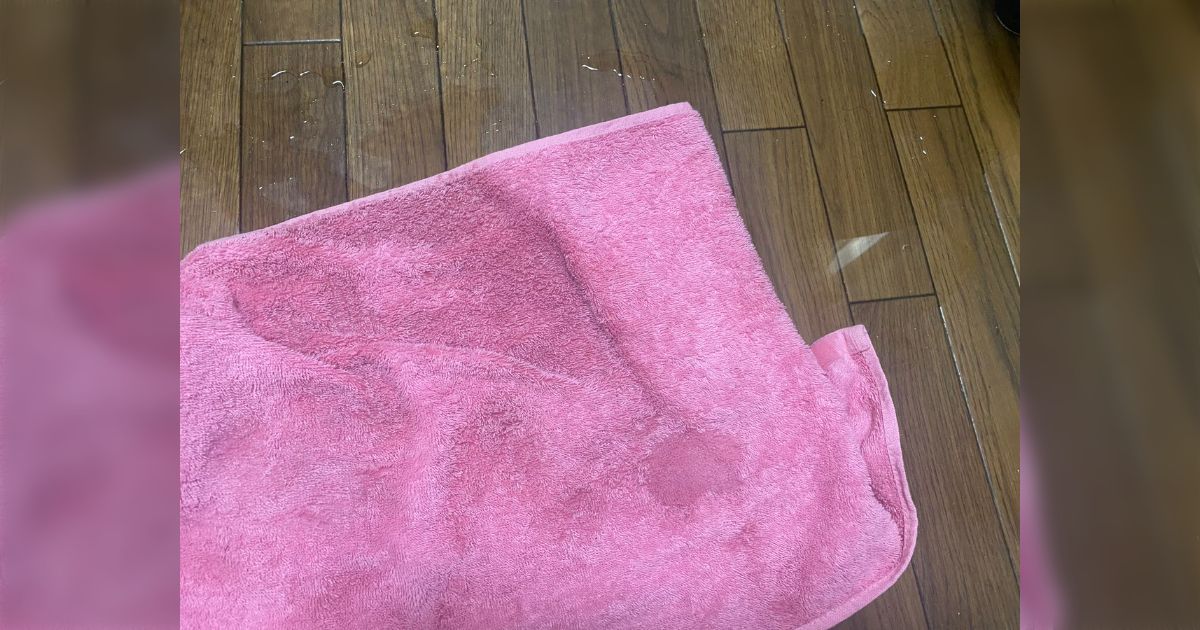 「助けて!!!」朝にコーヒーを飲むのではなく溢すことでより目が覚めるというライフハック、後片付けが大変なほど効きが良さそう ...