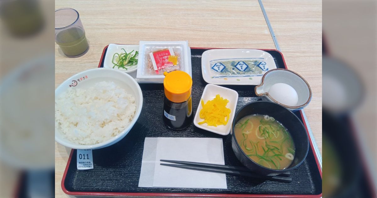 高速バスの休憩中に食事をしたら運転手さんに驚かれてしまった…16年の運転手歴で2人目らしい「サービスエリア食事RTAは必須だろ」