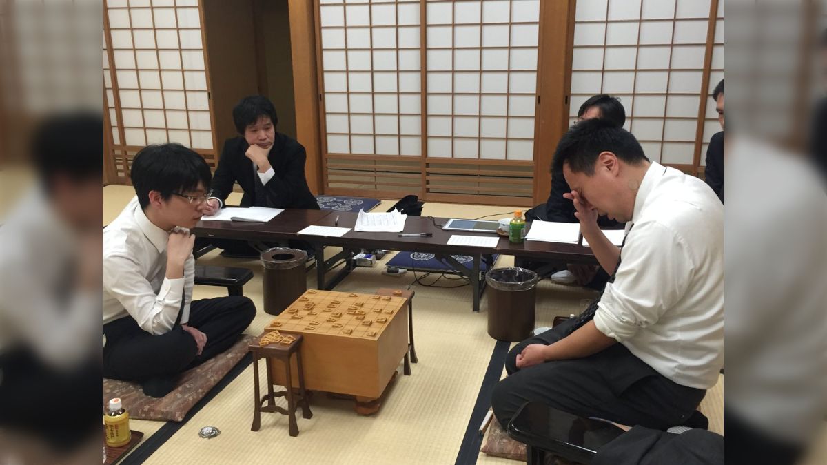 将棋 藤井四段が史上初の中学生五段になった裏で、将棋ソフト使用の冤罪をかけられた棋士・三浦弘行九段が魅せた逆転劇に震える実況民 - Togetter