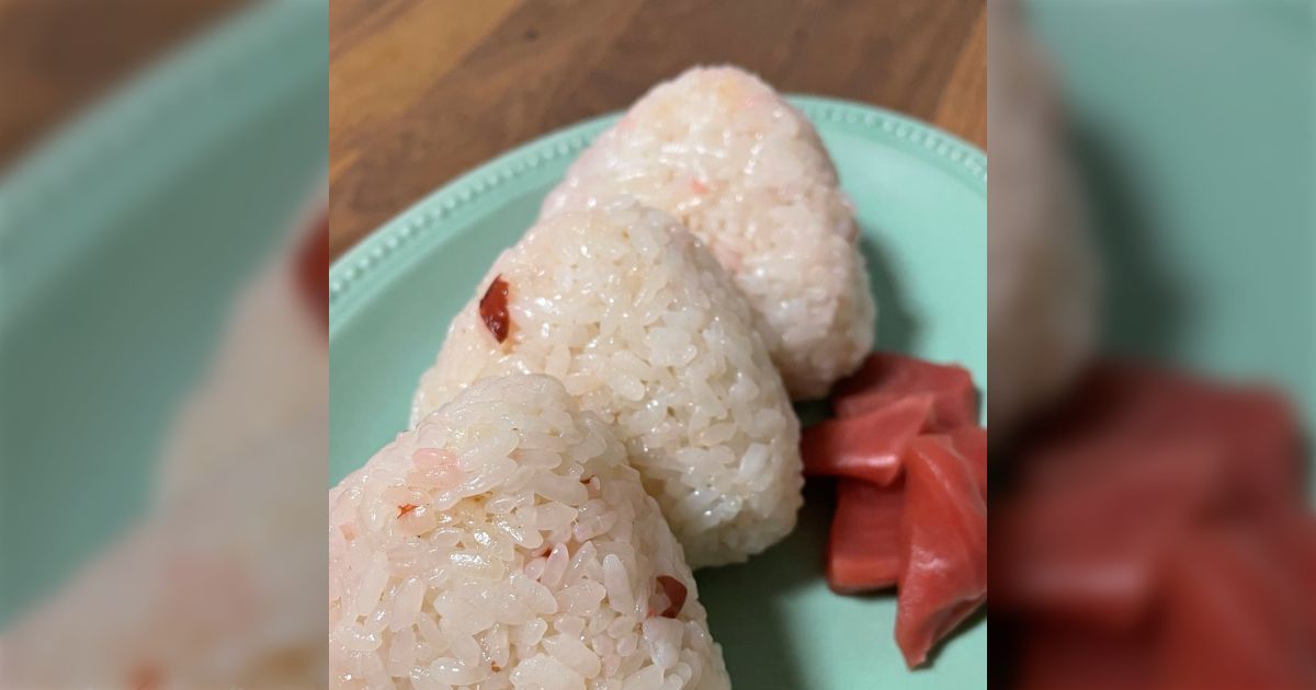農林水産省「昆布水と梅干して炊いたご飯をおむすびにしてごま油をたらすと衝撃のおいしさになります」