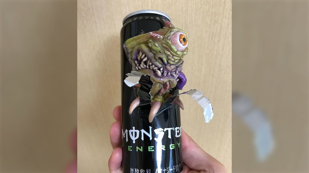 モンスターエナジーの缶に描かれた爪痕の主を想像して作った作品