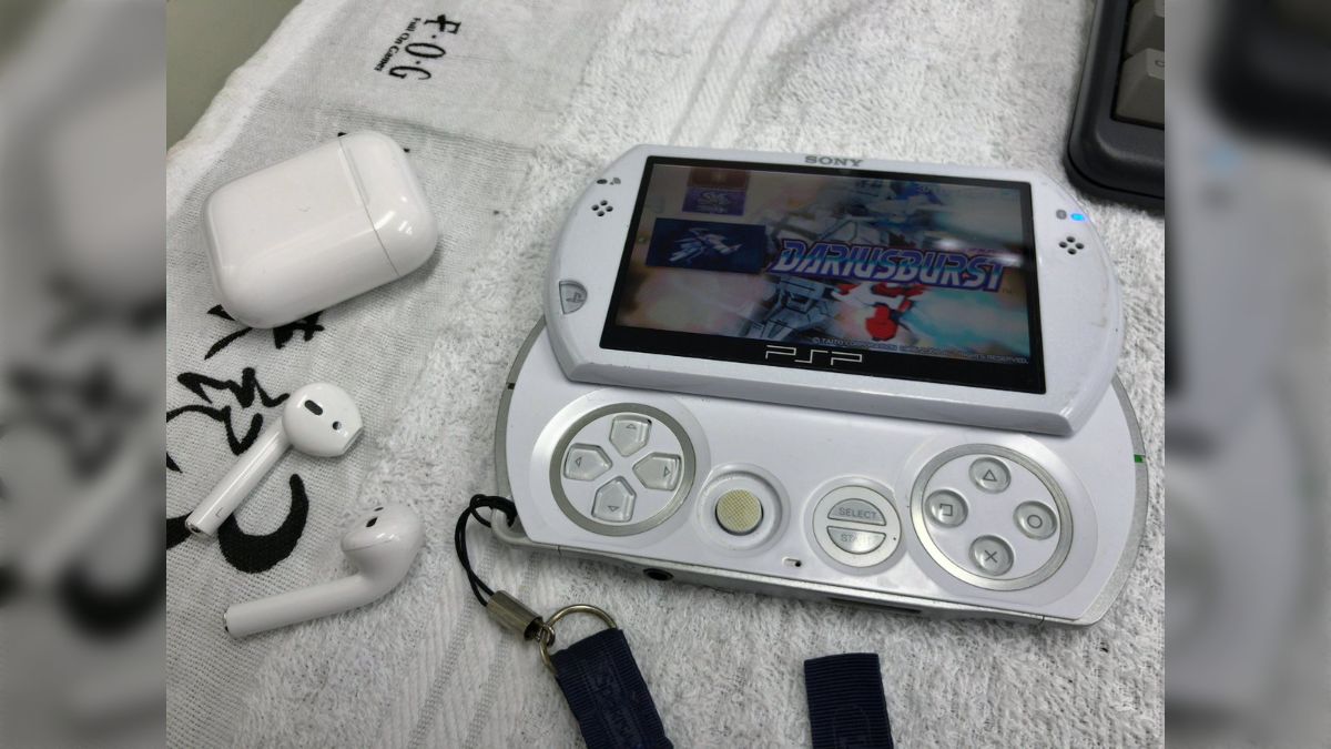 PSPgo ソフトダウンロード済み （TVにつなげる携帯ゲーム機なら