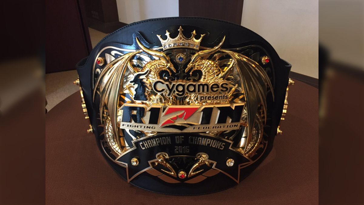RIZINの勝利者トロフィーには神撃のバハムートが乗っかっている